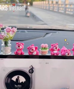 Set gấu Lotso mini trang trí màn hình ô tô bảng điều khiển, mô hình gấu dâu trang trí xe hơi 3 app shipxanh manager2FKd7aAP4jn9T8G7HNgYqdv6btcL432Fimages upload backend2F2cdc682bb1766658d191227efb293bfe 1